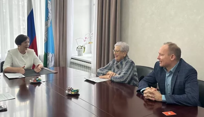 Уроки мужества и поддержка детей: депутаты БГД помогают жителям города