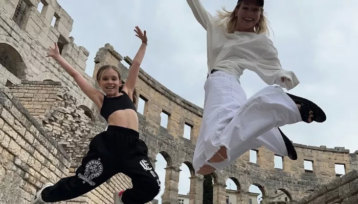 Кристина Асмус вышла в свет с подросшей дочерью от Гарика Харламова. Фото