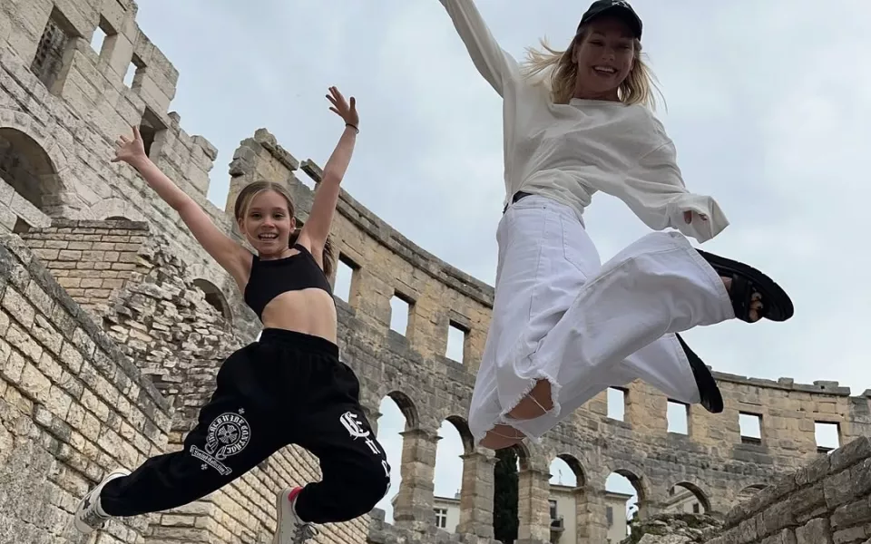 Кристина Асмус вышла в свет с подросшей дочерью от Гарика Харламова. Фото