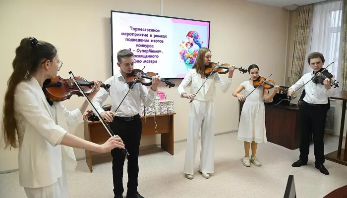 В Барнауле наградили участниц и победительниц конкурса Я – СуперМама. Фото