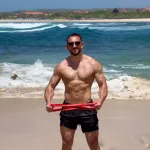 Внезапно скончался известный российский фитнес-тренер и блогер. Фото