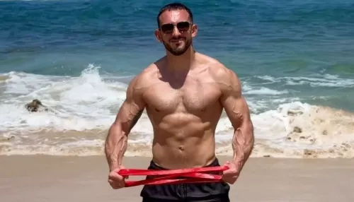 Внезапно скончался известный российский фитнес-тренер и блогер. Фото