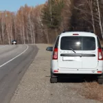 Выезд на обочину дороги: запретная зона или законный маневр?