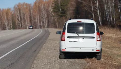 Выезд на обочину дороги: запретная зона или законный маневр?