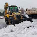 Дорожники усиленно борются со снегом и гололедом на улицах Барнаула