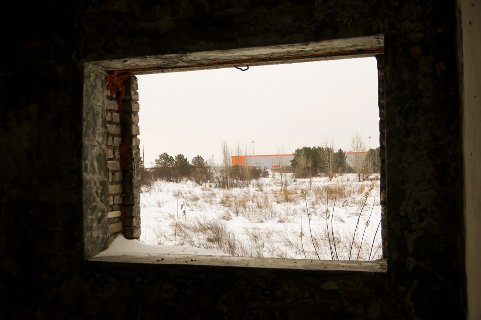 Территория бывшей воинской части Новоалтайска. Ноябрь 2025 года