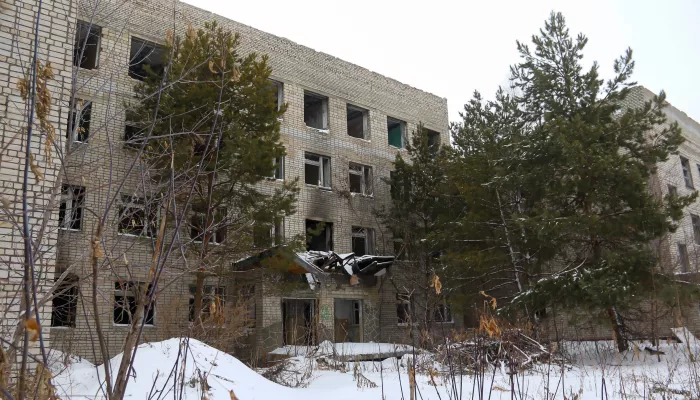 Молчание казарм и стройка: чем живет распроданная воинская часть под Барнаулом. Фото