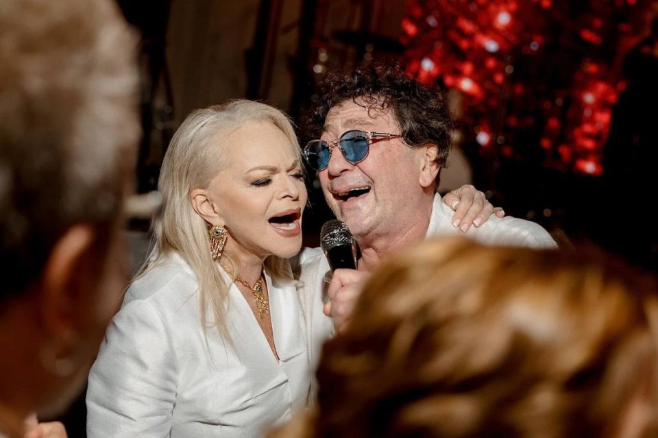 Лариса Долина