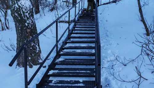 В Барнауле отремонтировали опасную лестницу на улице Парковой
