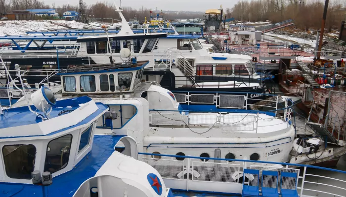 Корабли на зимовке: как выглядит место спячки барнаульских судов. Фото