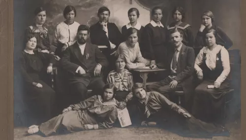 Очень серьезные люди: какими были барнаульцы 100 лет назад. Фотохроника