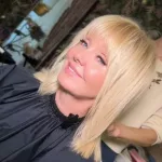 57-летняя Валерия заявила, что беспрерывно занимается спортом — оцениваем ее старания