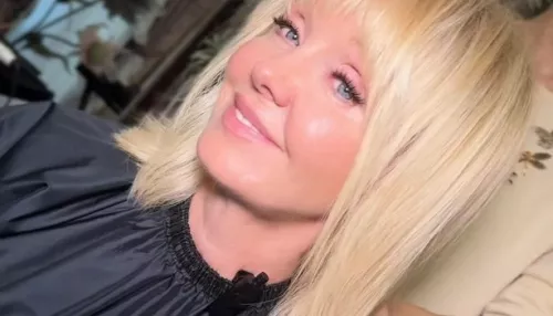 57-летняя Валерия заявила, что беспрерывно занимается спортом — оцениваем ее старания