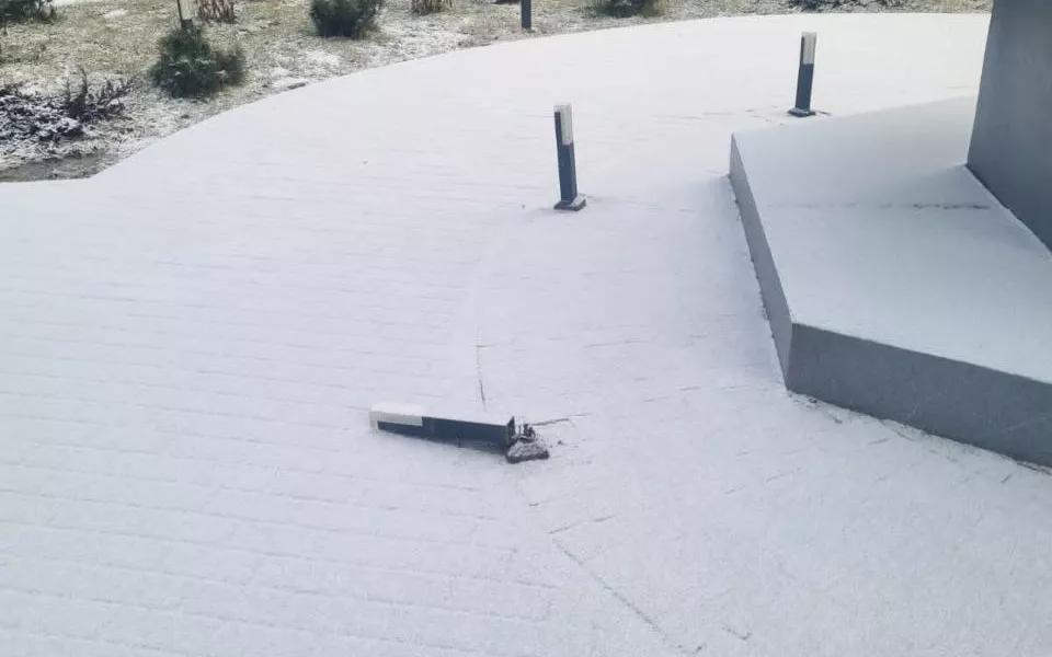 Вандалы разломали светильники у нового арт-объекта на въезде в Горно-Алтайск