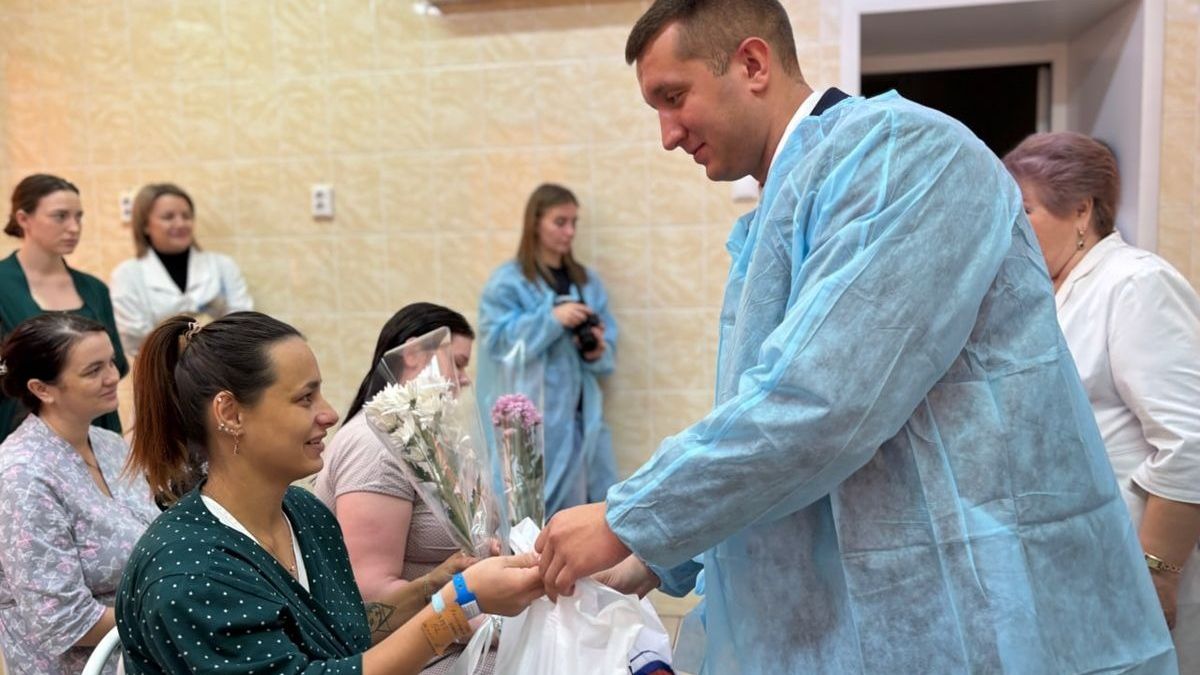 Барнаульские единороссы поздравляют рожениц