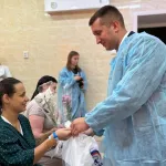 Барнаульские единороссы поздравили рожениц в преддверии Дня матери