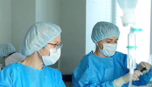 В Барнауле из желудка 13-летней девочки достали огромный комок волос