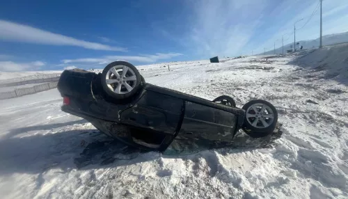 В Республике Алтай подросток уложил Subaru в кювет вверх колесами