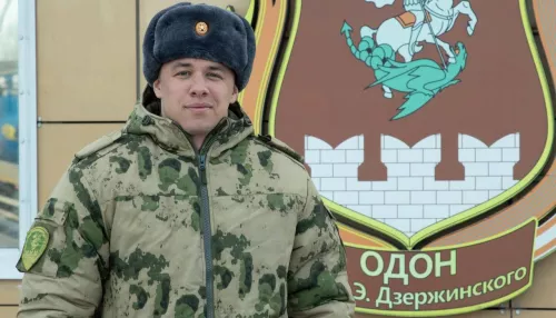 Росгвардия опубликовала фотографии рэпера Macan в форме и с сослуживцами