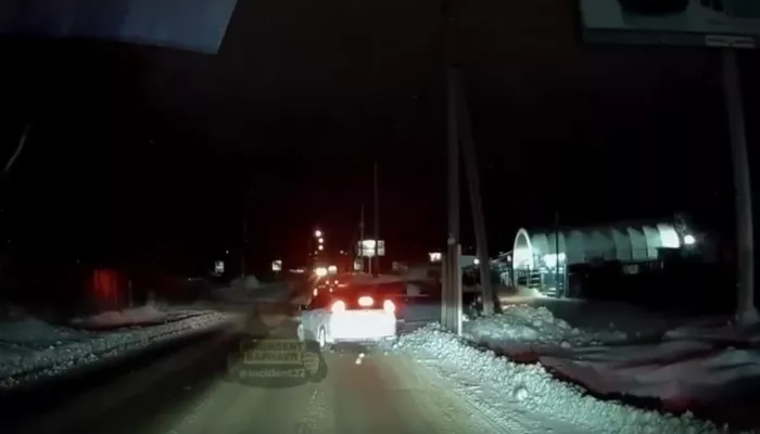 Будто духи дернули: тройное ДТП произошло рядом с кладбищем в Барнауле