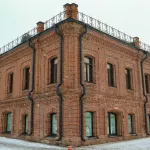 История в кирпичах и грифонах: как в Барнауле спасли старинный универмаг Сухова. Фото