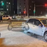 Четыре человека пострадали в жестком ДТП с такси в центре Барнаула. Фото