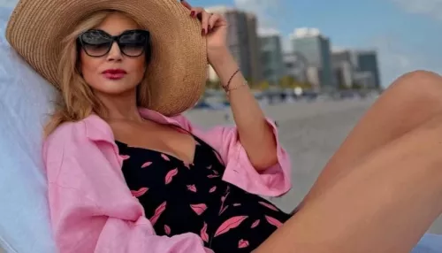 Кристина Орбакайте отправилась в Майами и показала фигуру в купальнике. Фото