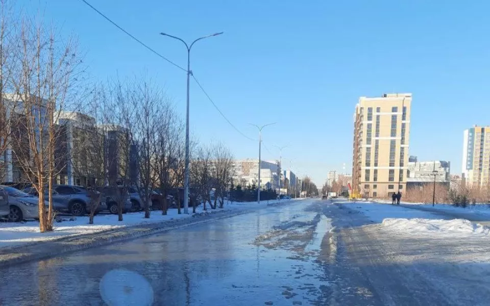 Взлетная в воде: в Барнауле устраняют две коммунальные аварии