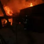 Двух человек спасли из горящего двухэтажного дома в Барнауле