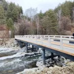 В Республике Алтай открыли движение по новому мосту через реку Элекмонар