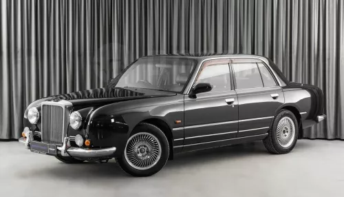 Коллекционный японский седан в стиле ретро продают за 1,4 млн в Барнауле. Фото