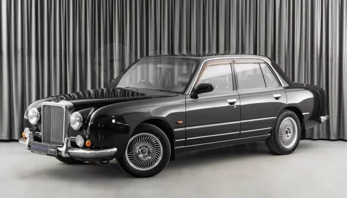 Коллекционный японский седан в стиле ретро продают за 1,4 млн в Барнауле. Фото