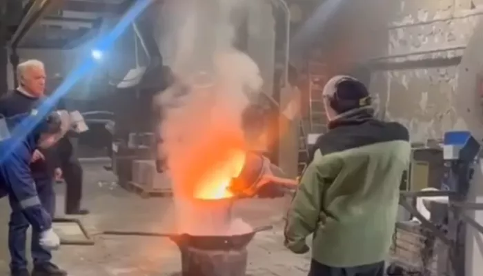 Под Новосибирском засняли момент взрыва на заводе. Видео