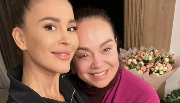 Звезды трогательно поздравили матерей, опубликовав кадры с ними и детьми. Фото