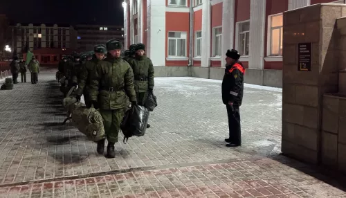 50 призывников из Алтайского края отправились служить в пограничные войска