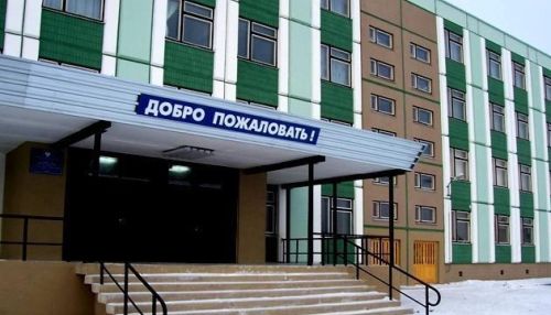 Дело экс-завхоза школы №31 в Барнауле, где на первоклассницу упала плита, дошло до суда