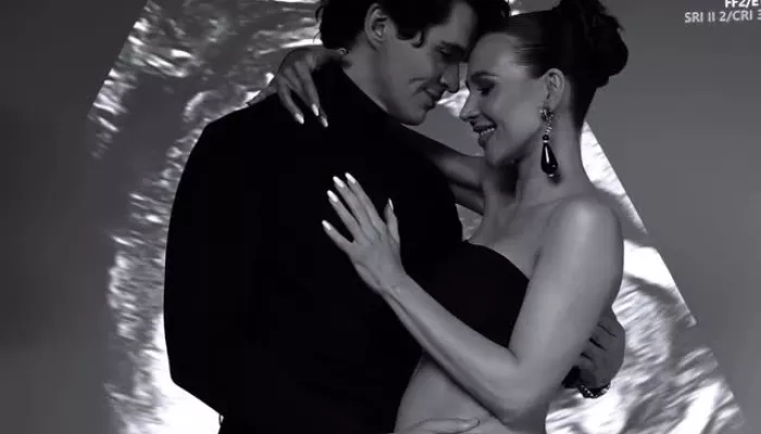 Беременная Лерчек под домашним арестом смастерила новогоднюю елку из шаров. Фото