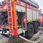 Дом и баня вспыхнули в Бийске на площади около 80 квадратов