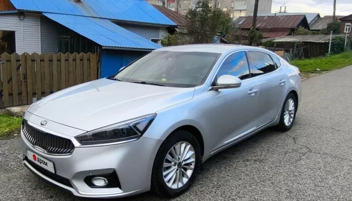 Перламутровую Kia с кожаным салоном продают за 2,1 млн в Горно-Алтайске. Фото