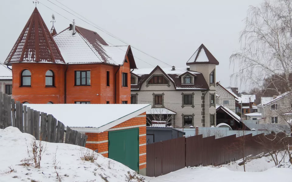 Архитектурный цветник: чем живет и как выглядит барнаульский поселок Плодопитомник. Фото