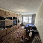 Квартиру на удобном этаже и с шикарным двором продают в Барнауле. Фото