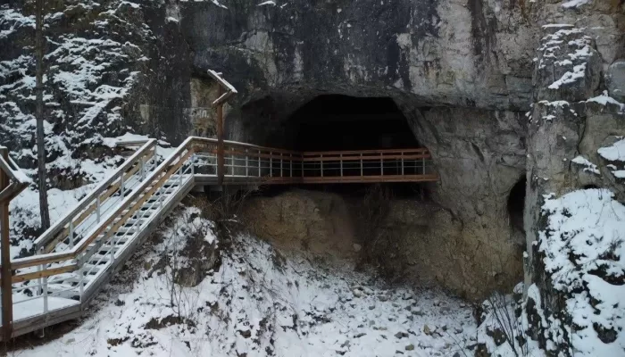 Возле Денисовой пещеры появятся туристическая тропа и арт-объекты