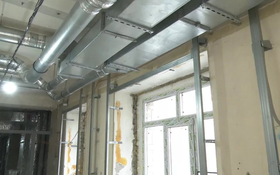 В Барнауле ремонтируют устаревший корпус Центра охраны материнства и детства