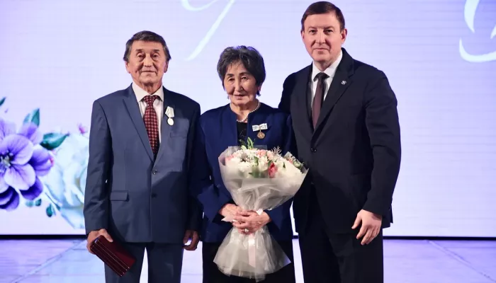 Торжественное мероприятие в честь Дня матери прошло в Горно-Алтайске