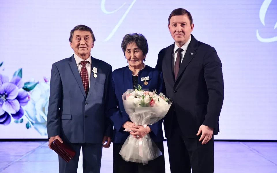 Торжественное мероприятие в честь Дня матери прошло в Горно-Алтайске