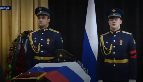 В Барнауле простились с Героем России Романом Блиновым