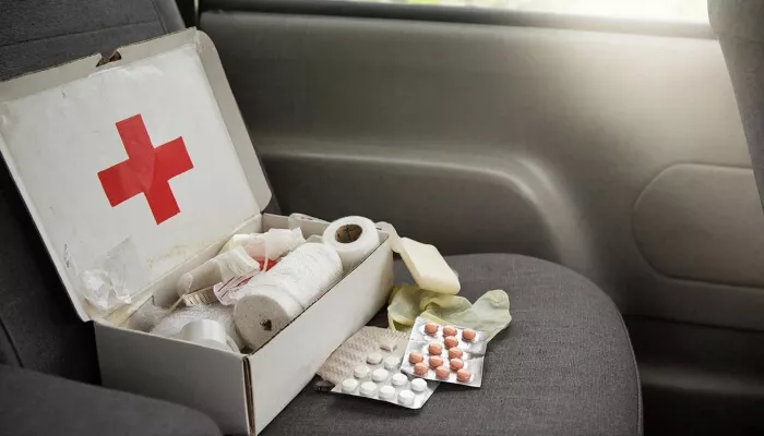 Обязательный набор автомобилиста. Что водителю нужно иметь с собой в машине