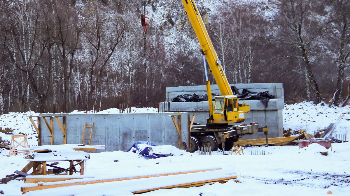 Опоры для будущего моста через ручей Каменный. 30 ноября 2025 года