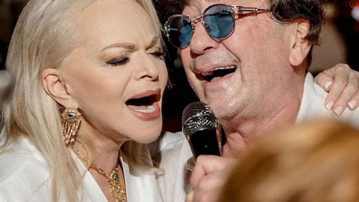 Лариса Долина