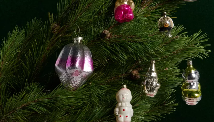 Dior выпустил советские елочные игрушки по 8 тысяч рублей за штуку. Фото